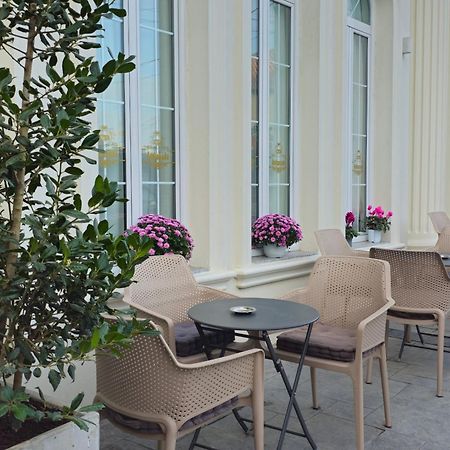Hotel Ambasada Qta Paskuqan Luaran gambar