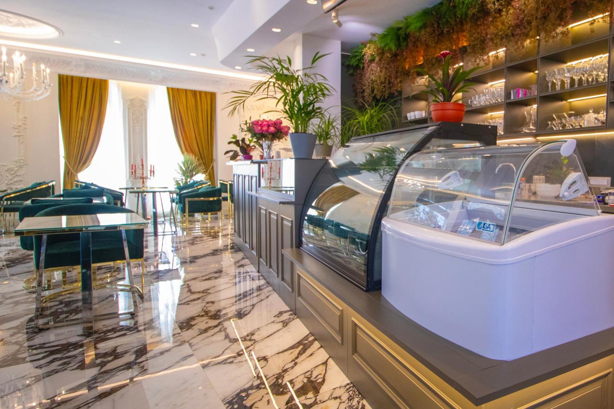 Hotel Ambasada Qta Paskuqan Luaran gambar